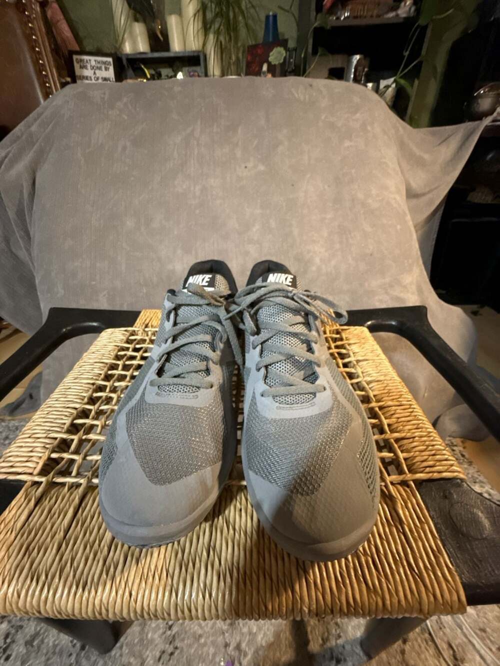Nike 924204-016 Men's Size 9 Gray Athletic Running Shoes